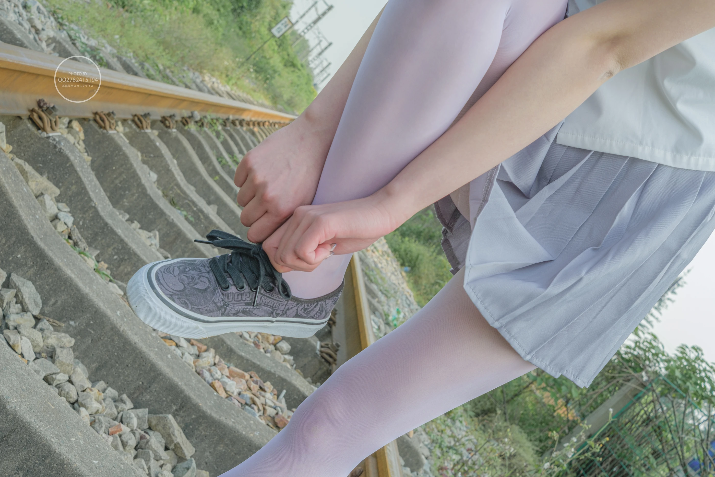 森萝财团 有料 NO.038 吸吸 铁轨边的JK白丝美少女 [60P]插图1